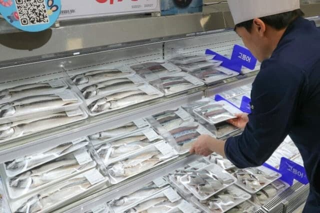 "냉장 대신 냉동"…유통가, 중동발 이중고에 공급망 대수술