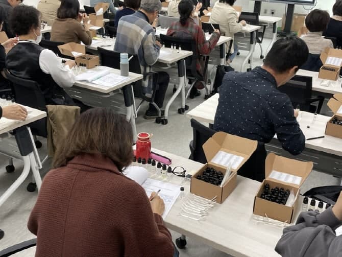 "어르신 채용하면 최대 550만원 지원"…서울시, '시니어 인턴십' 참여 기업 모집