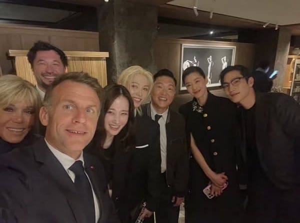 마크롱, 전지현·필릭스 등과 '화기애애' 셀카…BGM은 '스키즈'