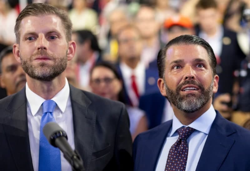 "전쟁으로 돈벌이?" 트럼프 두 아들, 걸프국에 드론 팔러 다닌다