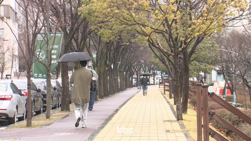 “감기 조심하세요”…내일 전국 봄비 그친 뒤 기온 ‘뚝’
