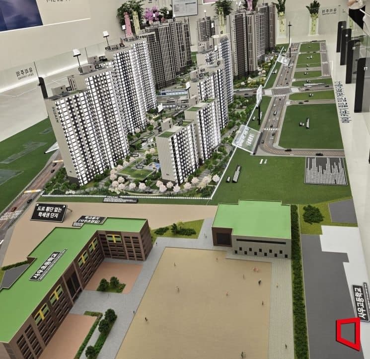 노량진 '라클라체자이드파인' 25억, 김포 '풍무역세권 수자인 그라센트 2차' 6억대…견본주택 북적