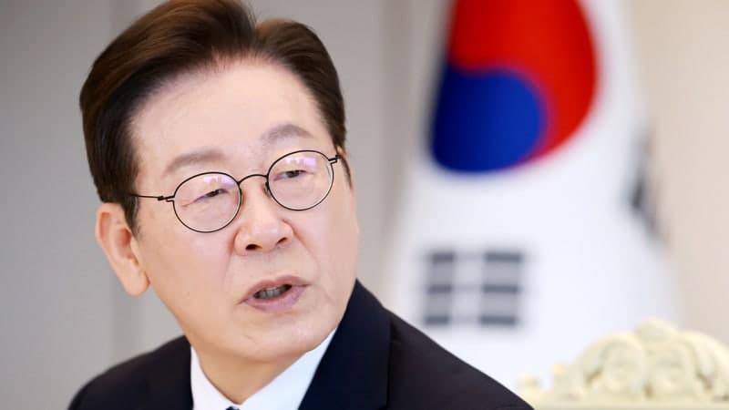 이 대통령, 식목일 맞아 청와대에 묘목 심어…전날 안동 찾아 성묘