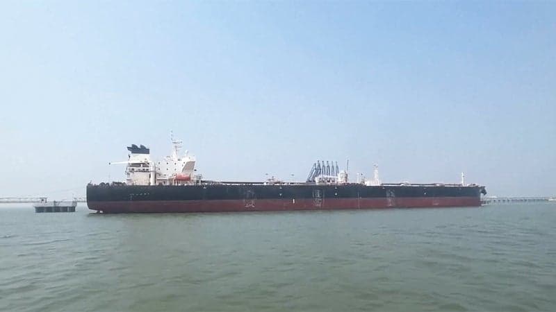 이란, 호르무즈 선별 개방…이라크·생필품 허용