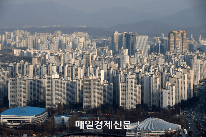 “정말? 강남 대장주 아파트도 꺾였다!” 세금·대출 압박에 서울 ‘대장’ 아파트값 하락