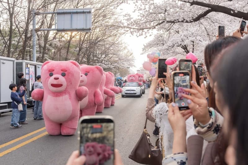 롯데홈쇼핑 벨리곰, 여의도 봄꽃축제서 대형 전시·체험 콘텐츠 선봬
