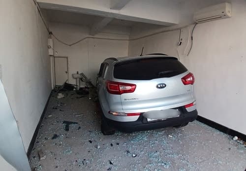 인천서 60대 운전 SUV, 다른 차량 2대 들이받고 상가 건물로 돌진…운전자 부상