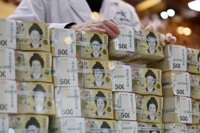 국가채무 1300조 돌파, 2년 연속 100조대 적자 고착화 우려