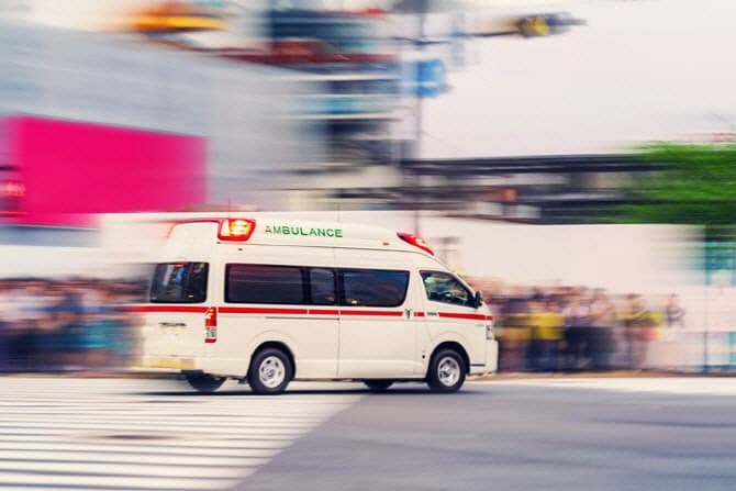 "나보다 학벌도 안 좋으면서" 구급대원 폭행 30대, 항소심서 감형…집행유예 석방