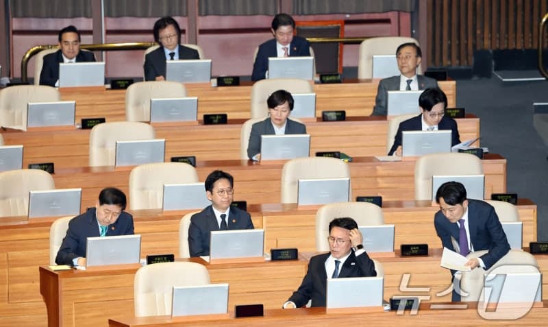 여야, 추경 놓고 공방 "전쟁 추경 신속하게" vs "스태그플레이션 우려"