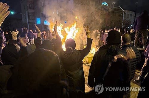 트럼프 "이란 반정부 시위대에 총 보냈지만 쿠르드족이 챙긴듯"