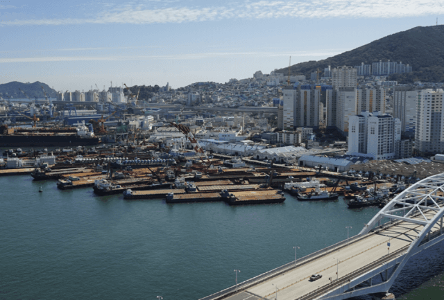 “여기가 그 ‘아미’ 맞아?”…부산 원도심, 외국인 관광객 8배 폭증