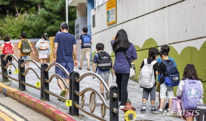 임시공휴일에도 중간·기말고사 가능해진다…학교 운영위 심의 없이 휴업 결정