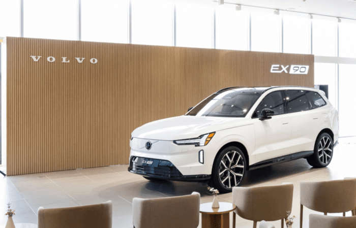 볼보코리아, 전국 21개 전시장서 전기 SUV EX90 쇼케이스 진행
