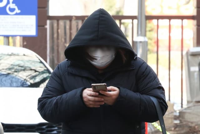 '반포대교 추락' 포르쉐 운전자 공범 간호조무사 구속 기소