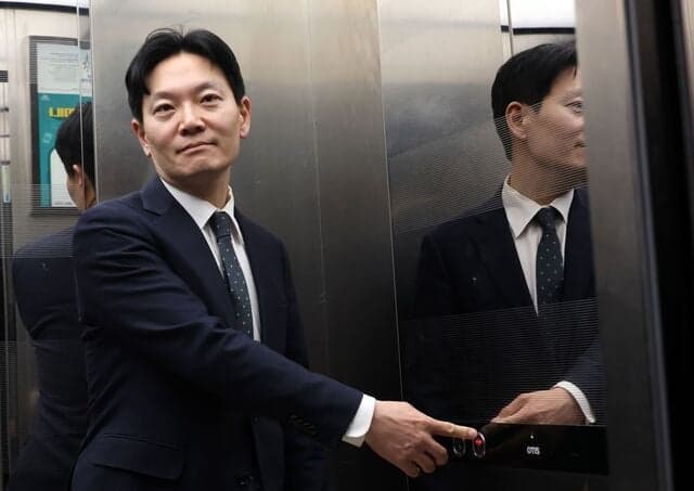 특검 "尹 대통령실, '쌍방울 대북송금 사건' 개입 시도 확인…김건희 '추가 명품 수수' 정황도 포착"