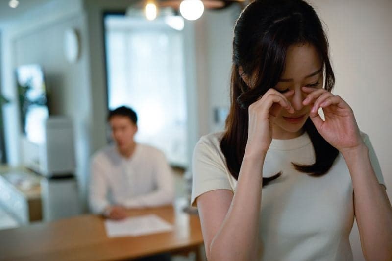 "인생 한 방" 외치더니…'AI 자동 투자'에 속아 1억 날린 남편, 이혼해야 할까요?