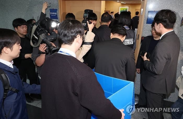 김관영 전북지사 '돈봉투 의혹' 도청 압수수색