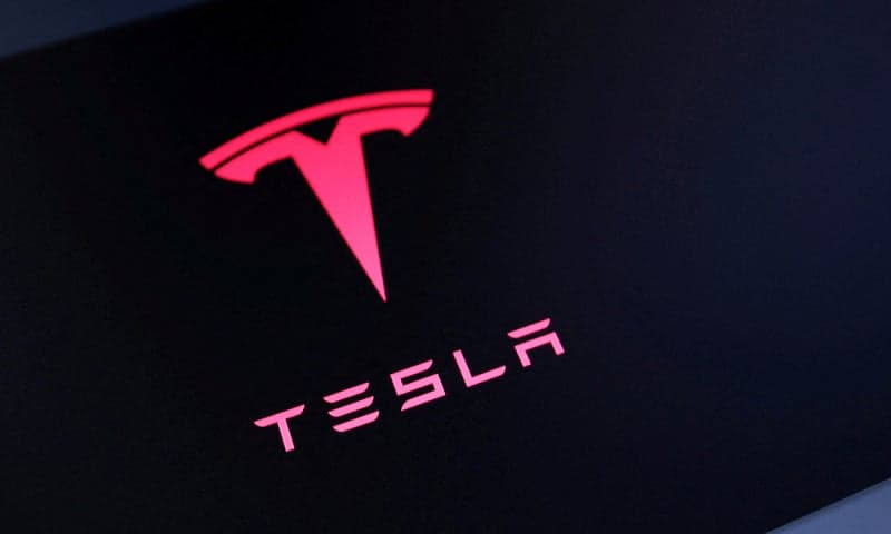 테슬라, 국내 수입차 판매 첫 1위… BMW·벤츠와 3강 구도 재편