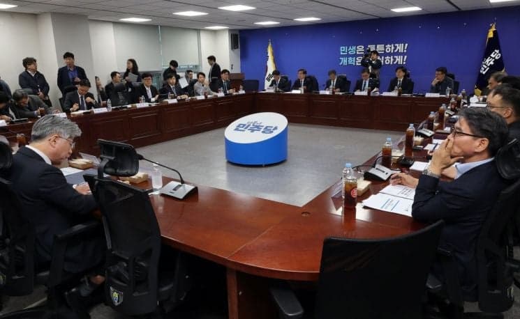 당정, 중동발 원유 수급 위기 대응…주유소 사후정산제 폐지