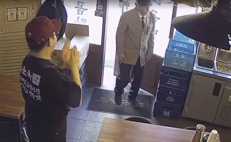 참전용사 무료 국밥집 사장, 건물주도 감동해 "월세 5만원 깎아주며 응원"