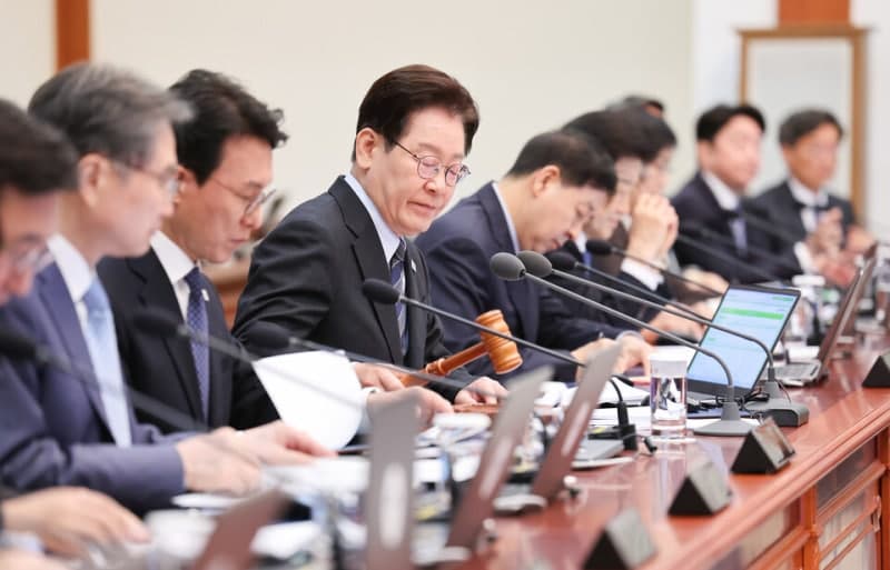 이 대통령, 개헌안 공고 의결…국회 협조 당부