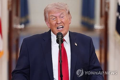 트럼프 '비속어 SNS'에 美정치권 "제정신이 아니다" 비판 쏟아져