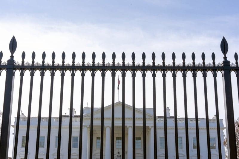 트럼프 머물던 백악관 인근서 총격 신고…비밀경호국 "조사 중"