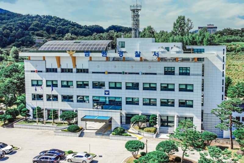 "어울리는지 차볼께요" 금은방서 은목걸이 들고 달아난 10대 구속