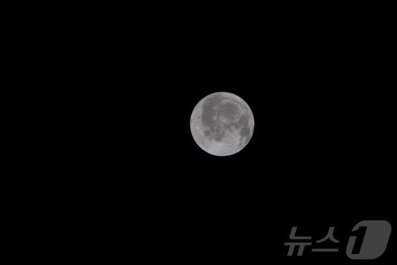 아르테미스 2호, 오늘 지구와 가장 멀어진다…“우주에서 내려다보면 모두가 하나의 인류”