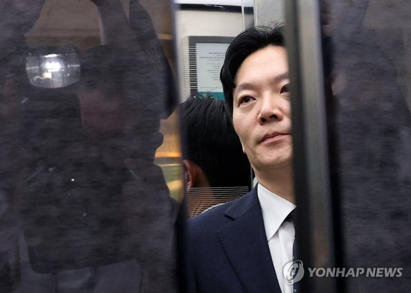 與 "박상용 직무정지 사필귀정…조작 가담 세력 심판대에" 국힘 "권력 사유화…李 죄 안 사라져"