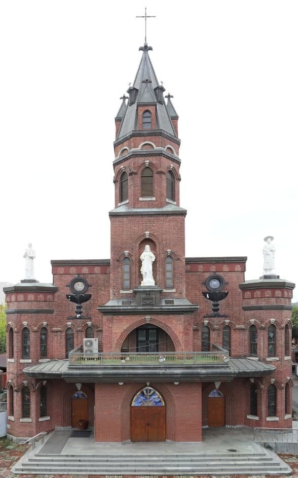 국내 첫 자치교구 '전주 중앙성당', 70년 역사 품은 독특한 구조로 국가등록문화유산 됐다