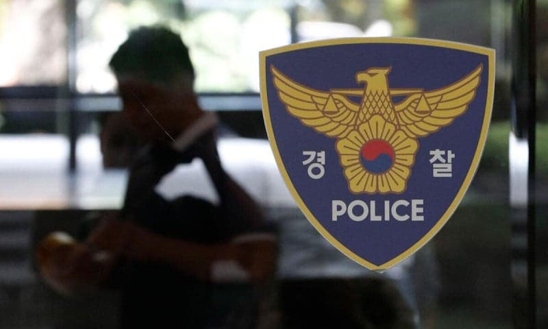 후진 기어 놓고 내린 60대 운전자, 밀린 차량에 80대 행인 치어 숨져