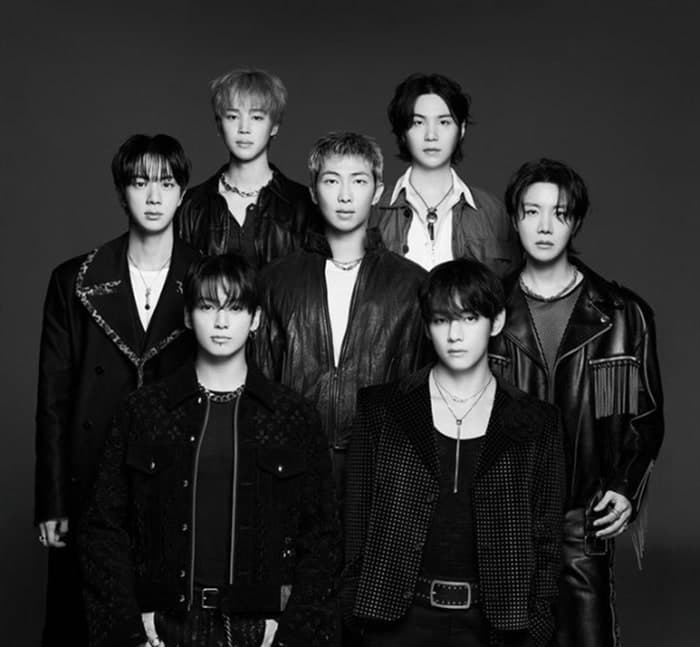 BTS, K팝 최초 '빌보드 200' 2주 연속 1위…'스윔' 빌보드 싱글 2위로 '롱런' 발판