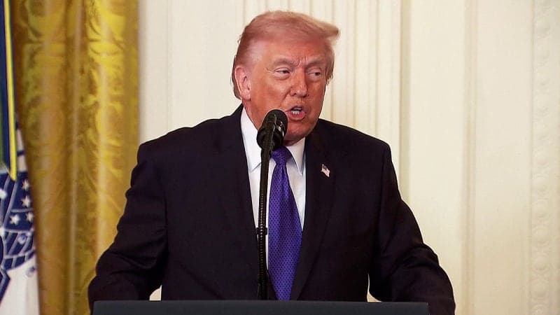 트럼프 "핵 가진 김정은 옆에 미군…한국 우리 안 도와" 불만 표출