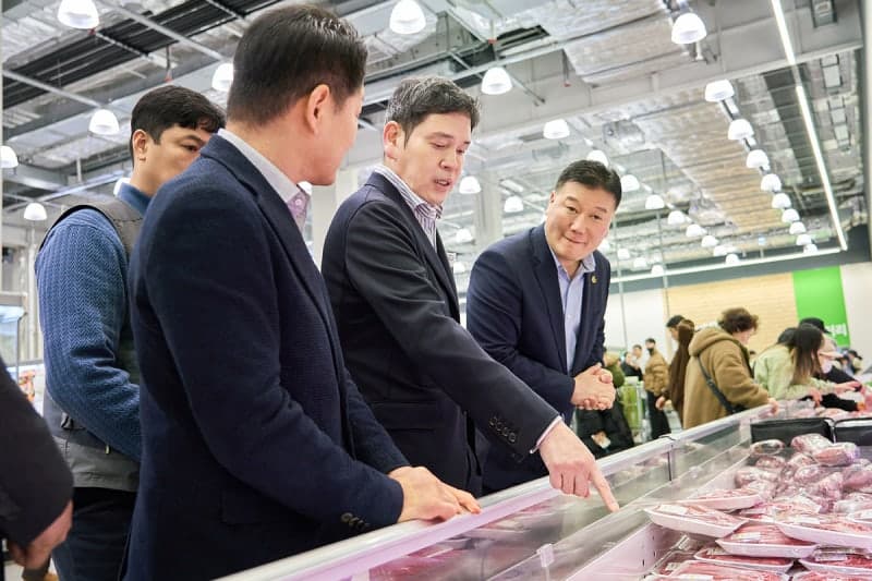 신세계그룹, 오픈AI와 손잡고 "챗GPT로 이마트 쇼핑"… AI 커머스 드라이브 가속