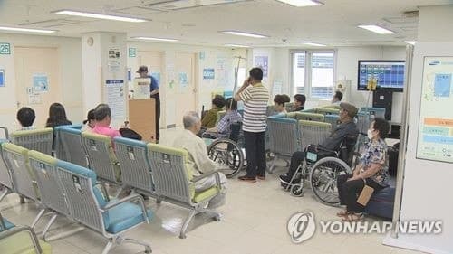 국민 1인당 외래진료 17.9회…4년 만에 감소에도 OECD의 3배