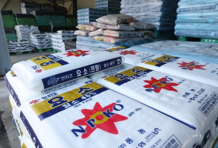 농식품부, 중동전쟁 여파 농자재 수급 불안에 필름·비료 합동 점검