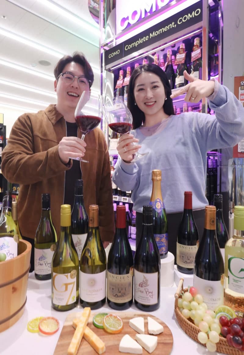 이마트24, '랜더스 페스타 와인장터' 개최…봄 와인 최대 50% 할인