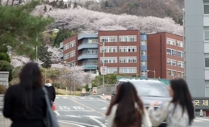 아침 출근길 '영하권' 쌀쌀…낮엔 19도 '포근' 일교차 15도 이상