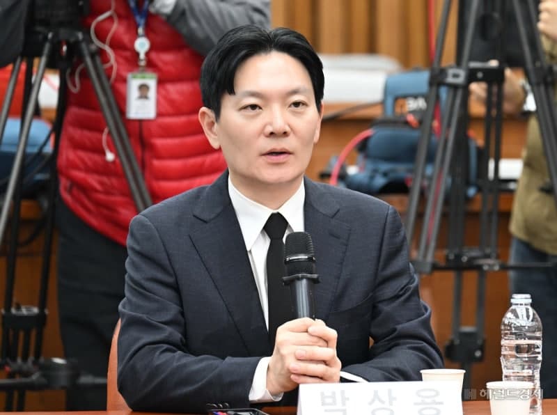 대북송금 수사 검사 직무정지, 여야 '조작 vs 죄지우기' 격돌