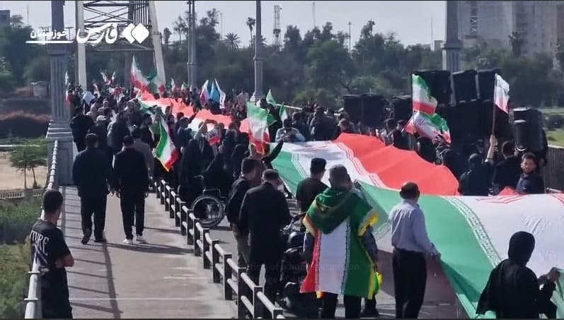 '트럼프 데드라인' 앞두고 이란 교량·철도 피폭...2명 사망