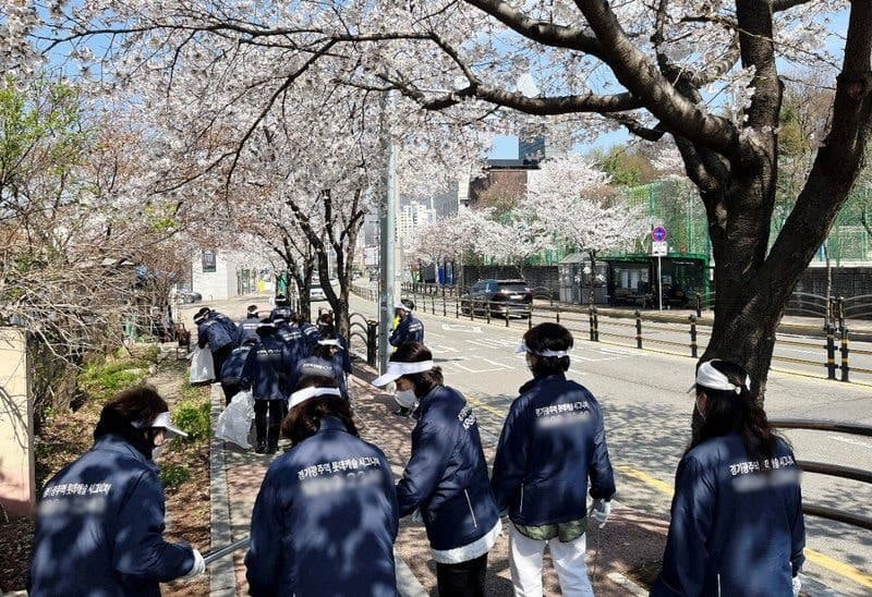 롯데건설, '경기광주역 롯데캐슬 시그니처' 앞세워 지역 상생 환경 정화 봉사활동 실시