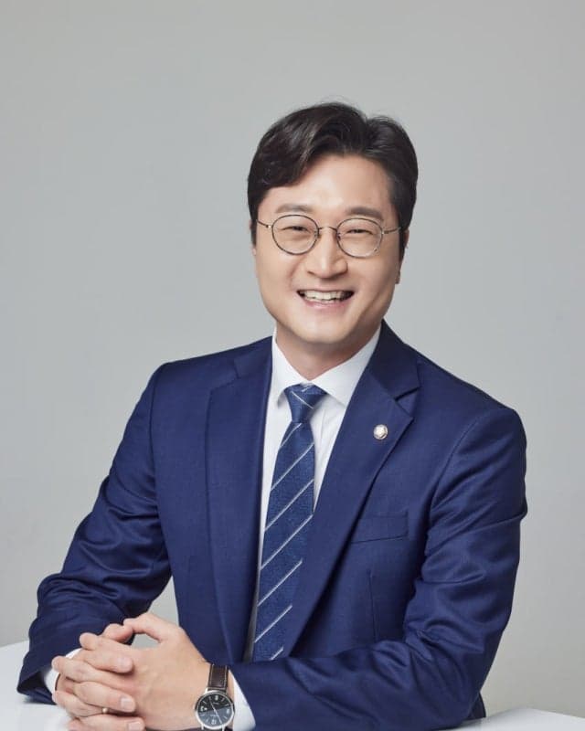 장철민 "월 2만원 대중교통 무제한·온통대전 15%"…이장우 0시 축제 폐지해 민생 구조