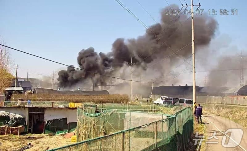 시흥 과림동 공장 창고서 불…20여 분 만에 진화