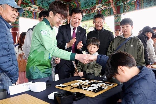 고향사랑기부했더니 프로 바둑기사와 '승부'…영암군, 이색 답례품 '눈길'