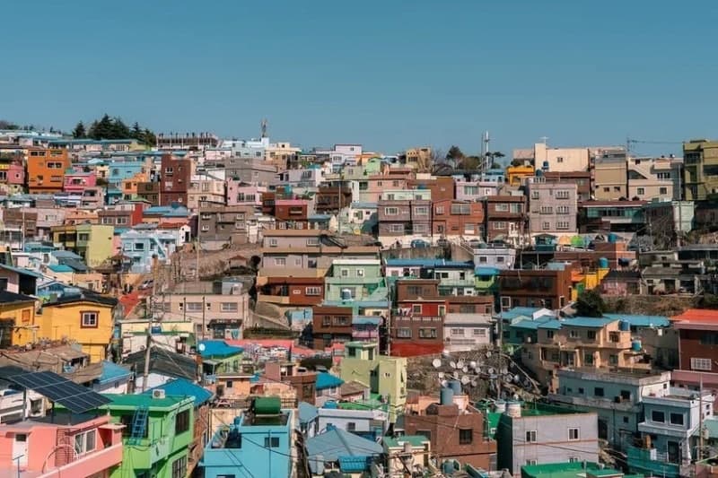 “서울 싱겁다, 부산 가자” 외국인 관광객, '로컬 디깅'에 부산 들썩…거래액 530% 증가