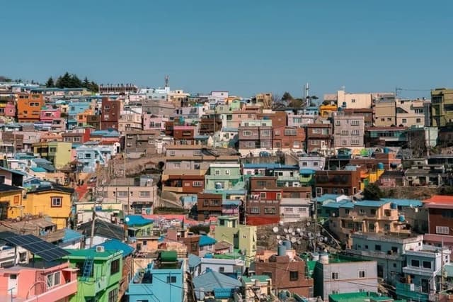 “서울 싱겁다, 부산 가자” 외국인 관광객, '로컬 디깅'에 부산 들썩…거래액 530% 증가