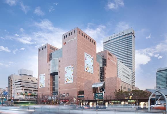 "베터리 화재 제로 도전" 신세계百, 안전보관함·화재차단봉투 전 사업장 도입