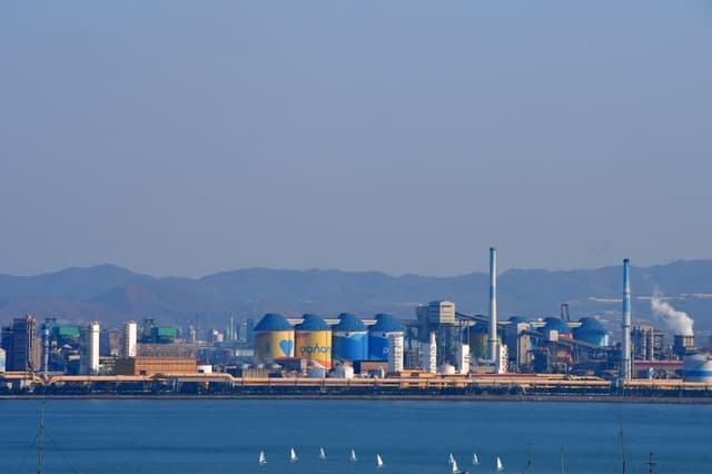 포스코, 협력사 직원 7천명 '직접 고용' 파격 결정